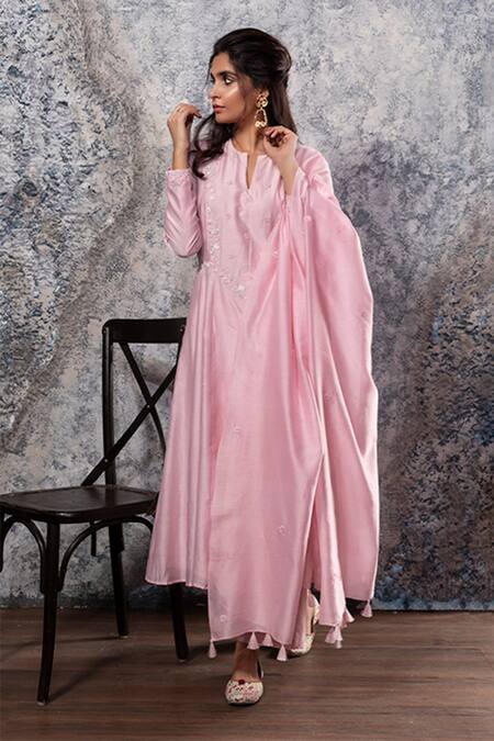 Nayantaara Pink Chanderi Silk Notched Round Neck Embroidered Kurta Set Online at Aza Fashions Nayantaara_Pink Chanderi Silk Notched Round Neck Embroidered Kurta Set _Online_at_Aza_Fashions