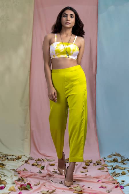 Shop Nayantaara Yellow Bamberg Satin Square Neck Tie-dye Top And Pant Set at Aza Fashions Shop_Nayantaara_Yellow Bamberg Satin Square Neck Tie-dye Top And Pant Set _at_Aza_Fashions