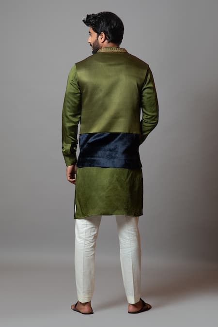 PAARSH Yami Embroidered Front Open Bundi 