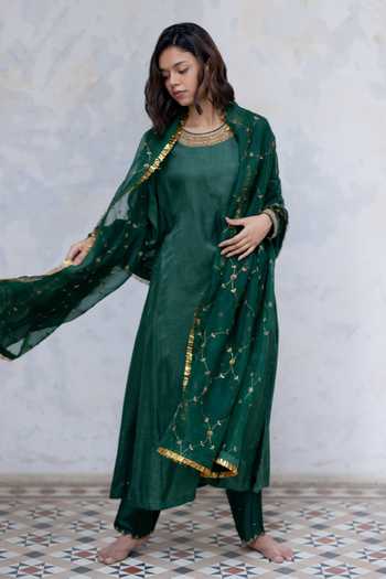 Nirjara_Green Organza Silk Aari Embroidery, Pita, Sitara Padmini Jaal Dupatta_Online_at_Aza_Fashions