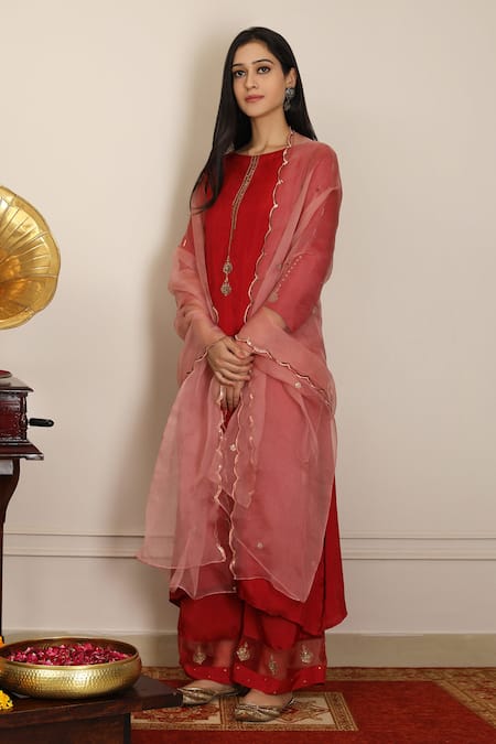 Pouli Pret Embroidered Kurta Set 