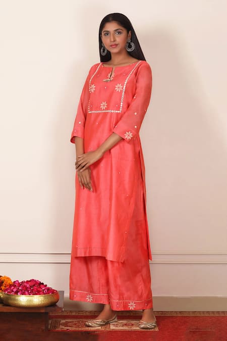 Pouli Pret_Peach Mercerised Cotton Chanderi Notched Embroidered Kurta Set _Online_at_Aza_Fashions