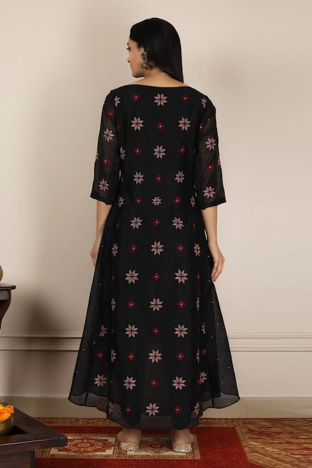 Pouli Pret Chanderi Embroidered Kurta & Dhoti Pant Set 