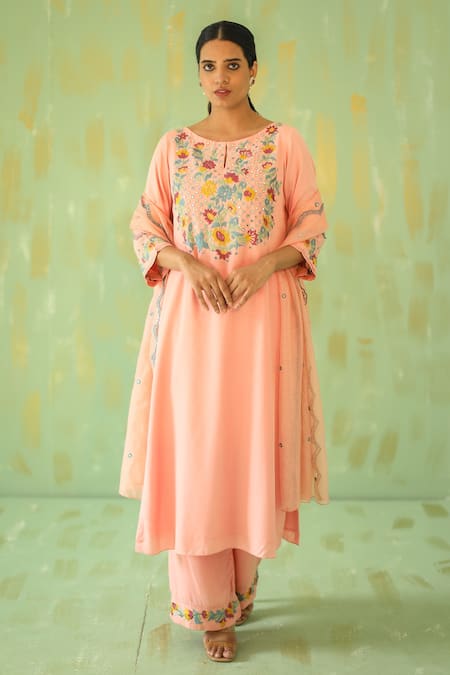 Pouli Pret Floral Embroidered Kurta Set 