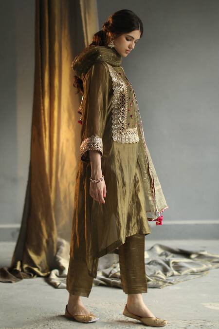 Begum_Green Kurta And Pant Chanderi Dupatta Organza Inner Mulmul Embroidered Set _Online_at_Aza_Fashions