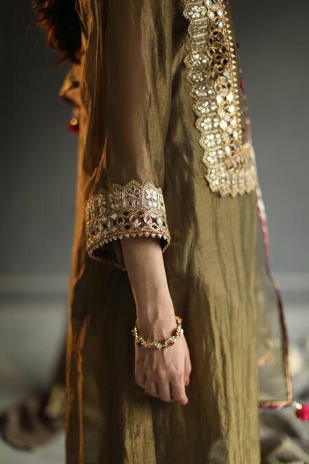 Shop_Begum_Green Kurta And Pant Chanderi Dupatta Organza Inner Mulmul Embroidered Set _Online_at_Aza_Fashions