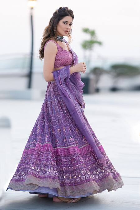 Buy Label Deepti Bajaj Pink Embroidered Juttis Online at Aza Fashions Buy_Label Deepti Bajaj_Pink Embroidered Juttis _Online_at_Aza_Fashions