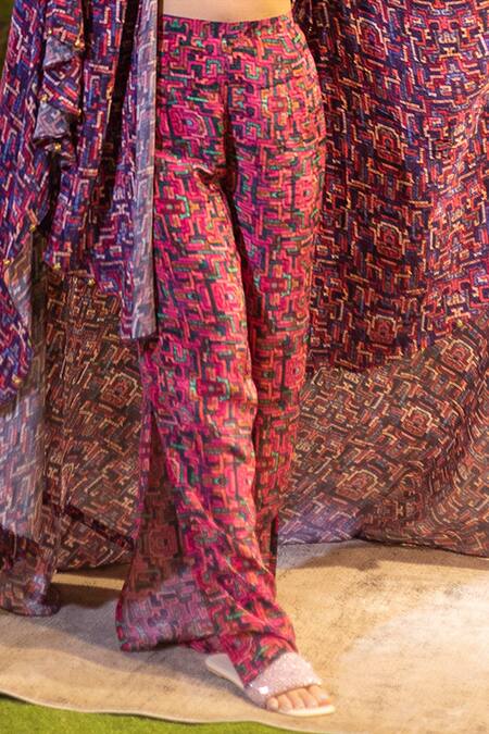 Buy_Mehak Murpana_Pink Crepe Zigzag Bustier Sweetheart Neck Printed Cape And Pant Set_Online_at_Aza_Fashions