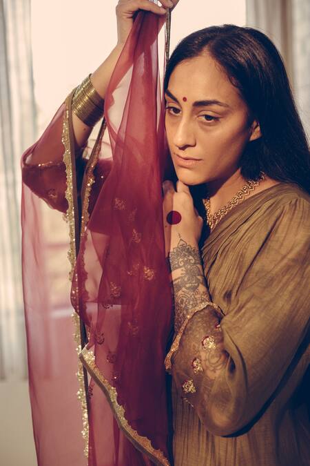 Buy_Sarang Kaur_Maroon Organza Embroidery Sequin Stole _Online_at_Aza_Fashions