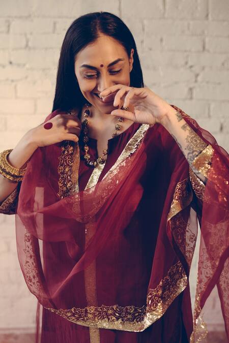 Sarang Kaur_Maroon Organza Sequins, Beads Embellished Border Stole _at_Aza_Fashions
