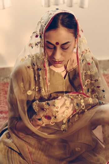 Sarang Kaur_Green Chanderi Silk Embroidery Split V-neck Flora Kurta And Pant Set _Online_at_Aza_Fashions