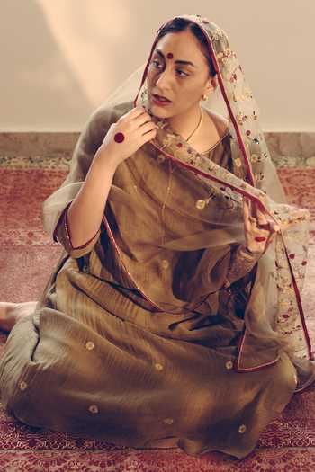 Sarang Kaur_Green Organza Embroidered Sequin Vine Stole _Online_at_Aza_Fashions