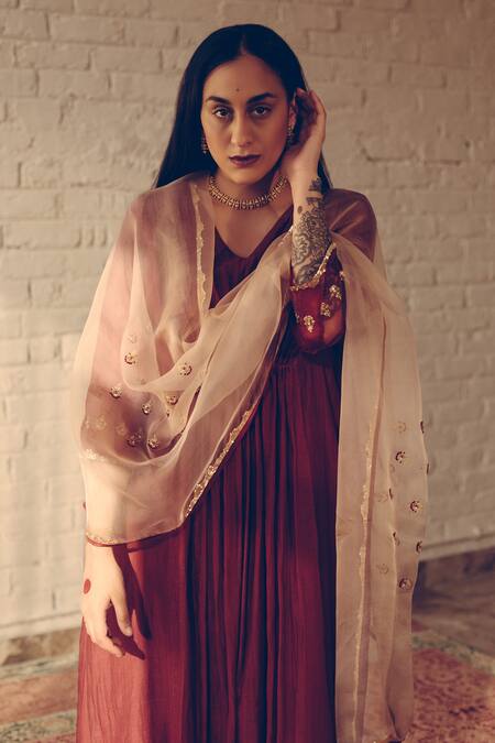 Buy_Sarang Kaur_Grey Organza Embroidered Placed Floral Butti Stole _Online_at_Aza_Fashions