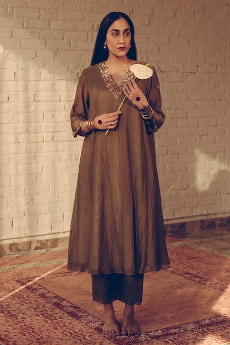 Buy_Sarang Kaur_Green Chanderi Silk Sequins, Beads V-neck Flared Kurta With Pant _Online_at_Aza_Fashions