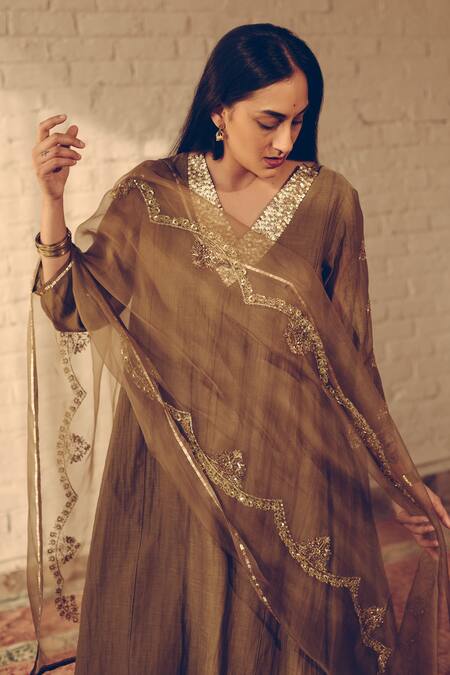 Sarang Kaur Green Organza Sequin Scalloped Patterned Stole at Aza Fashions Sarang Kaur_Green Organza Sequin Scalloped Patterned Stole _at_Aza_Fashions