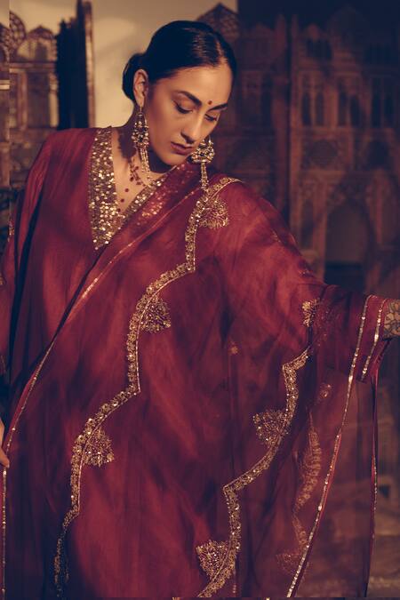 Buy_Sarang Kaur_Maroon Organza Sequins, Beads Crystal Scallop Stole _Online_at_Aza_Fashions