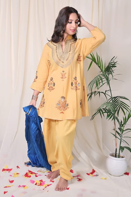 Nazar by Indu Embroidered Kurta Set 