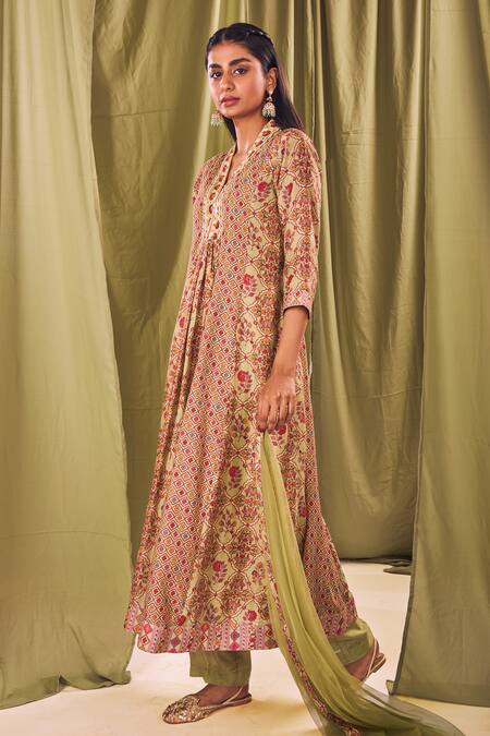 Shop Label NE'Chi Green Muslin Silk Floral, Pearl, Resham, Mirrorwork V Neck Print Kurta Set at Aza Fashions Shop_Label NE'Chi_Green Muslin Silk Floral, Pearl, Resham, Mirrorwork V Neck Print Kurta Set_at_Aza_Fashions