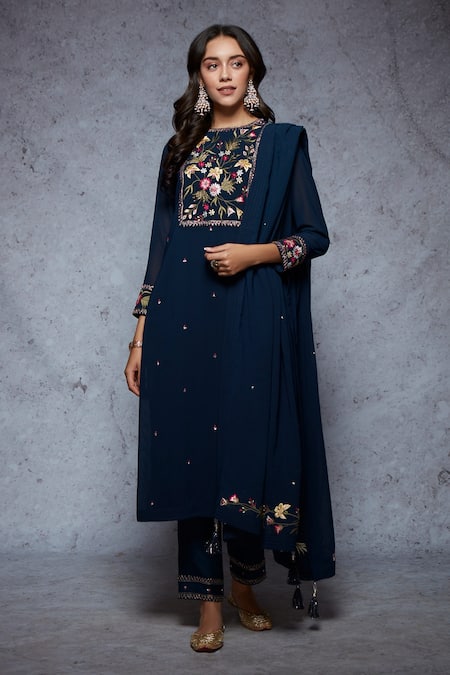 Ajiesh Oberoi Embroidered Kurta Set 