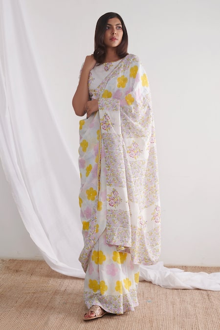 Negra Elegante Floral Print Saree With Unstitched Blouse Piece 