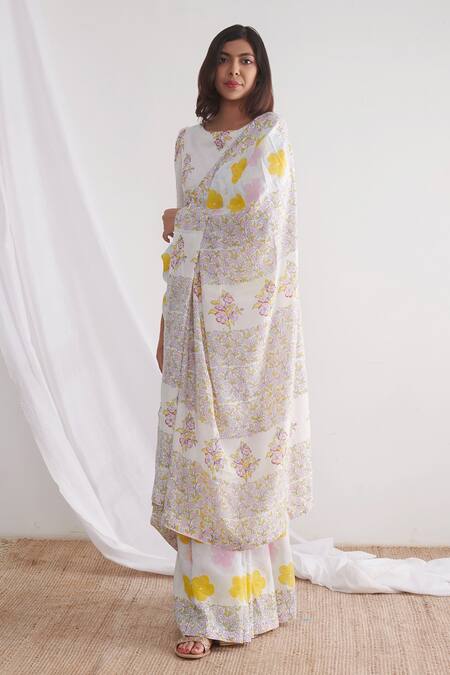 Negra Elegante_White Bemberg Muslin Printed Floral Block Saree With Unstitched Blouse Piece _Online_at_Aza_Fashions