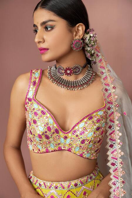 Buy_Tamanna Punjabi Kapoor_Yellow Chanderi, Organza Lining Crepe Sweetheart Neck Bridal Lehenga Set _Online_at_Aza_Fashions