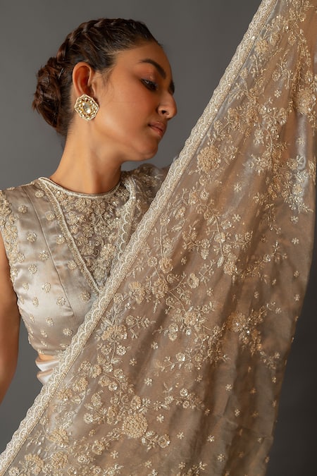 Aangan By Parul Grey Organza Floral Round Embroidered Saree And Blouse Set Online at Aza Fashions Aangan By Parul_Grey Organza Floral Round Embroidered Saree And Blouse Set _Online_at_Aza_Fashions