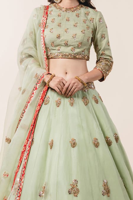 Nitika Gujral_Green Lehenga And Dupatta Organza Blouse Banarasi Round Embroidered Bridal Set _at_Aza_Fashions