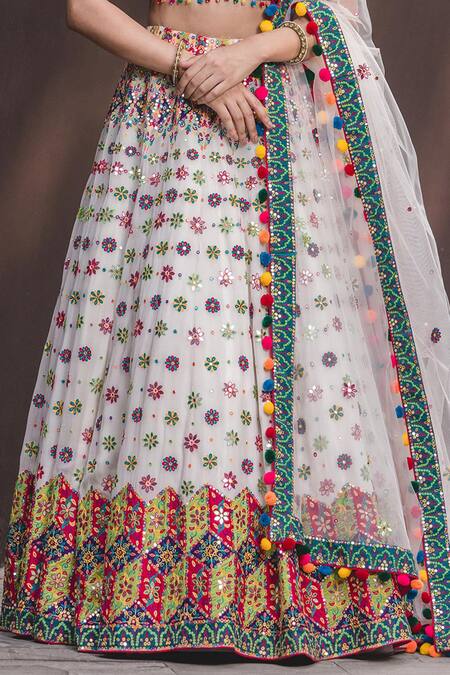 Nitika Gujral White Lehenga And Blouse Georgette Dupatta Tulle V Neck Embroidered Bridal Set at Aza Fashions Nitika Gujral_White Lehenga And Blouse Georgette Dupatta Tulle V Neck Embroidered Bridal Set _at_Aza_Fashions