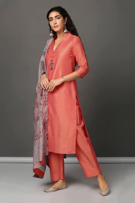 Buy_NUHH_Peach Dupatta Printed Chanderi, Kurta And Pant Pst Silk V Neck Set With _Online_at_Aza_Fashions