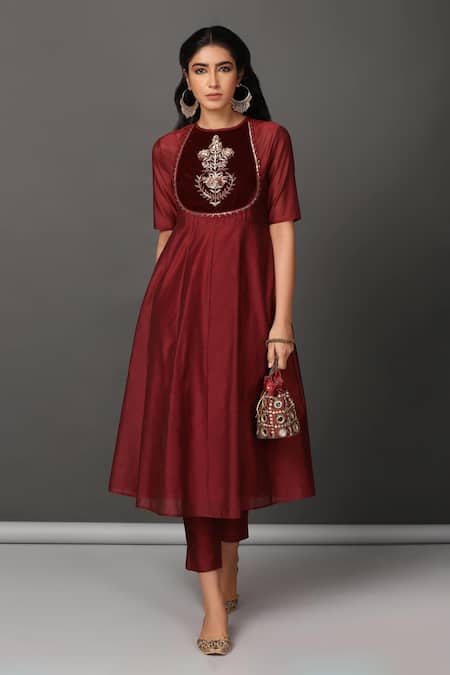 Nuhh Handwoven Chanderi Kurta & Pant Set 