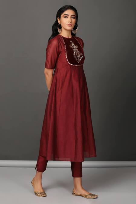 Nuhh Maroon Inner 100% Cotton, Kurta And Pant Chanderi Round Handwoven & Set Online at Aza Fashions Nuhh_Maroon Inner 100% Cotton, Kurta And Pant Chanderi Round Handwoven & Set _Online_at_Aza_Fashions