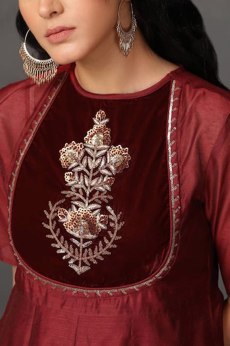 Shop Nuhh Maroon Inner 100% Cotton, Kurta And Pant Chanderi Round Handwoven & Set Online at Aza Fashions Shop_Nuhh_Maroon Inner 100% Cotton, Kurta And Pant Chanderi Round Handwoven & Set _Online_at_Aza_Fashions