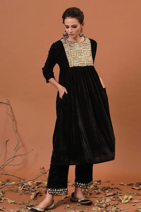 NUHH Embellished Kurta & Pant Set 