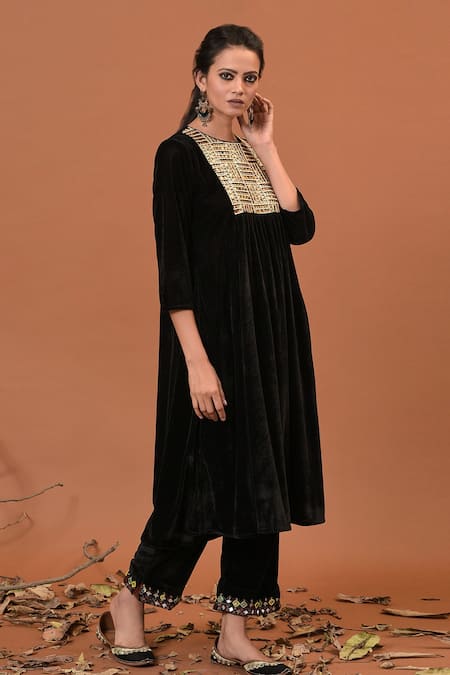 NUHH_Black Velvet Round Embellished Kurta And Pant Set _Online_at_Aza_Fashions