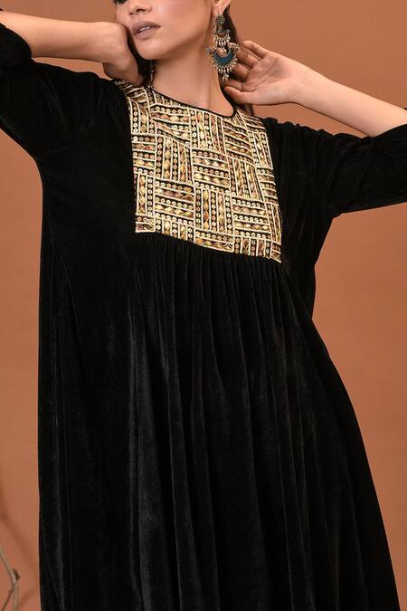 Shop_NUHH_Black Velvet Round Embellished Kurta And Pant Set _Online_at_Aza_Fashions
