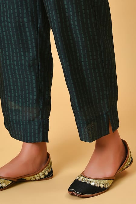 Shop_NUHH_Green Chanderi And Cotton V Neck Kurta Set _Online_at_Aza_Fashions