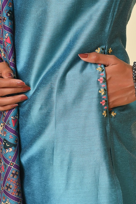 Shop_NUHH_Blue Art And Crepe V Neck Embroidered Kurta Set _Online_at_Aza_Fashions