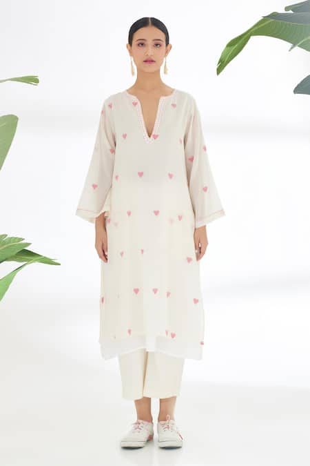 Nikasha_Cream Handwoven Jamdani Cotton Heart Notched Tunic _Online_at_Aza_Fashions