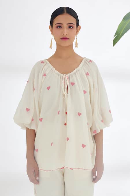 Shop_Nikasha_Cream Handwoven Jamdani Cotton Heart Pattern And Running Stitch Details Round Top _Online_at_Aza_Fashions