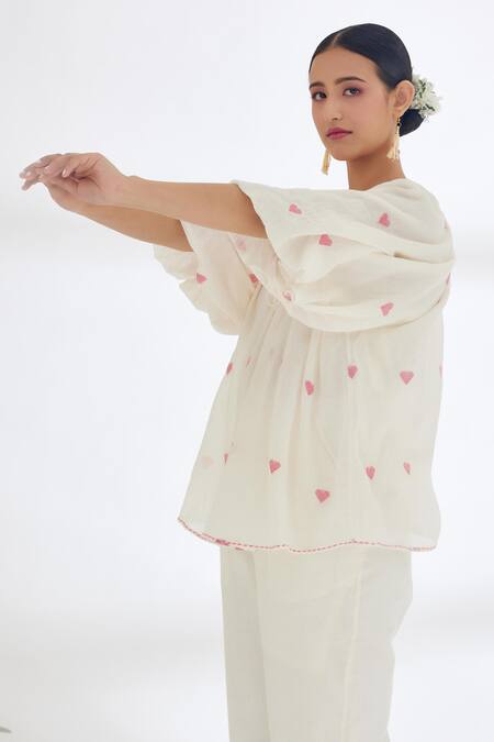Nikasha_Cream Handwoven Jamdani Cotton Heart Pattern And Running Stitch Details Round Top _at_Aza_Fashions