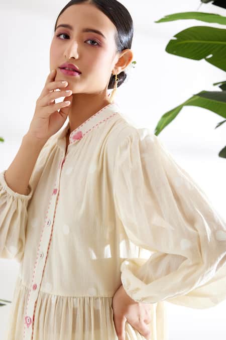 Buy_Nikasha_Cream Handwoven Jamdani Cotton Polka Dots, Heart Pattern And Running Stitch Tunic _Online_at_Aza_Fashions