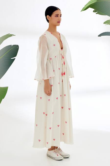 Buy_Nikasha_Cream Handwoven Jamdani Cotton Heart Pattern And Running Stitch Details Dress _Online_at_Aza_Fashions