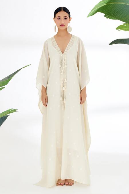 Buy_Nikasha_Cream Handwoven Jamdani Cotton Deep V Neck Hand Kaftan 