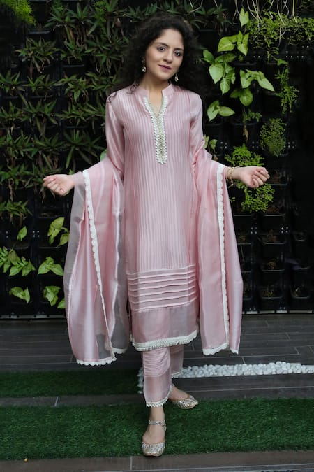 Pairaahan Silk Kurta Set 