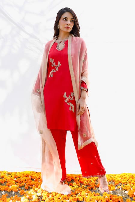 Pairaahan Silk Embroidered Kurta Set 