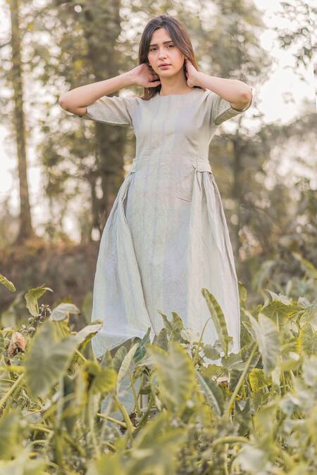 Vaani Beswal Grey Handwoven Zari Cotton Stripes Round Neck Nirvana Kurta And Pant Set Online at Aza Fashions Vaani Beswal_Grey Handwoven Zari Cotton Stripes Round Neck Nirvana Kurta And Pant Set _Online_at_Aza_Fashions