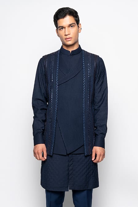 Amaare Embroidered Bundi & Kurta Set 