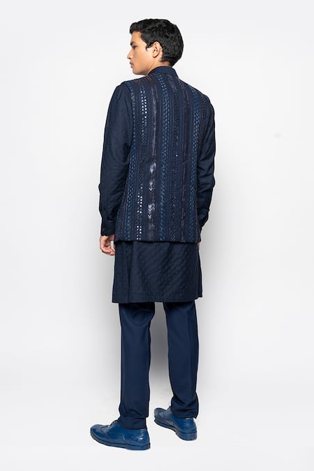 Amaare Embroidered Bundi & Kurta Set 