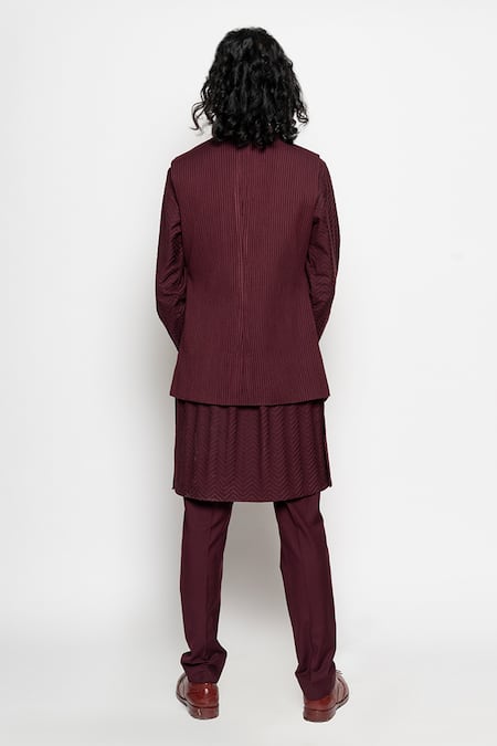 Amaare Embroidered Bundi & Kurta Set 